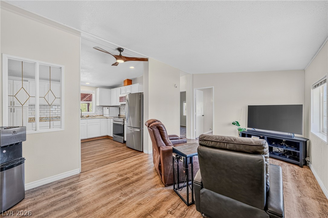 Photo 11 of 43, 1310 Black Street