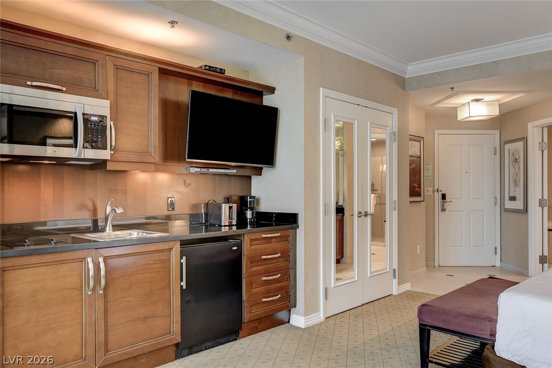 Photo 16 of 43, 145 E Harmon Avenue #1419
