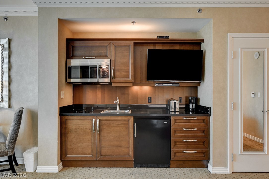 Photo 17 of 43, 145 E Harmon Avenue #1419