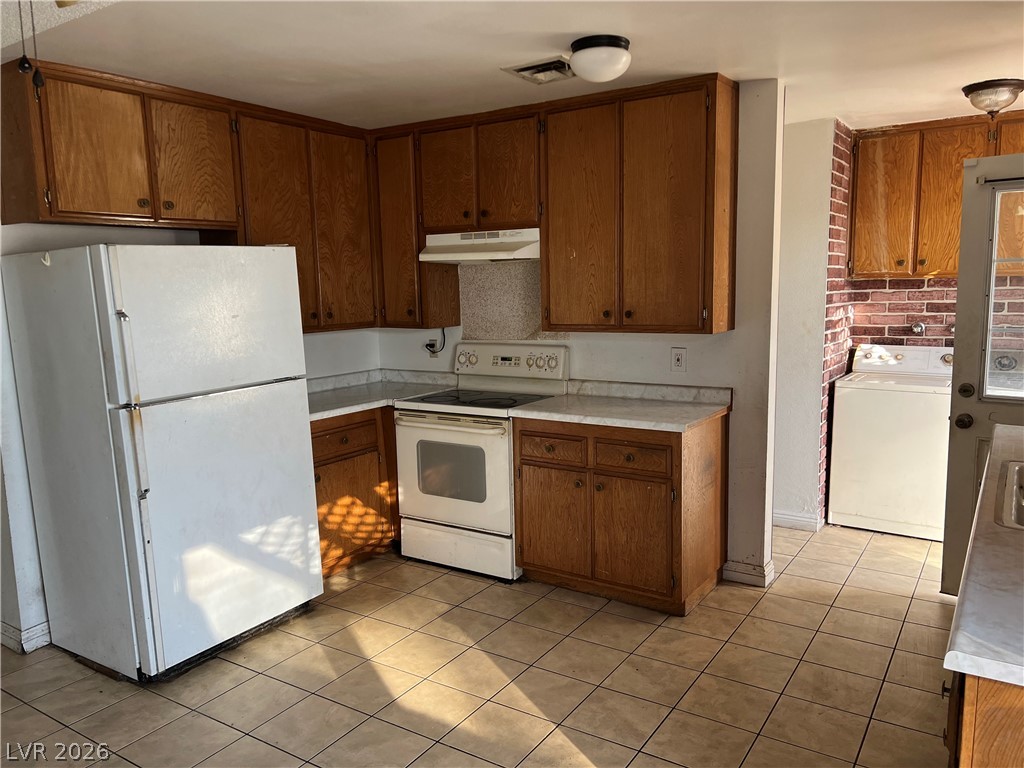 Photo 13 of 31, 3116 S Pecos Road