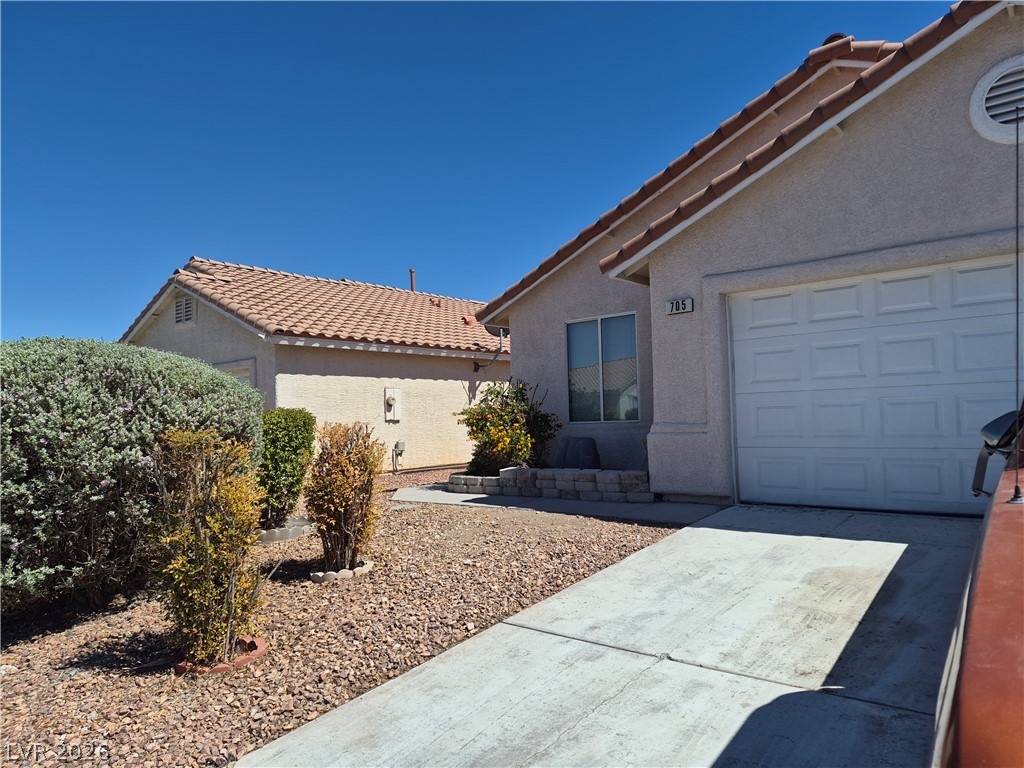 Photo 4 of 705 W Alecandro Daniel Avenue