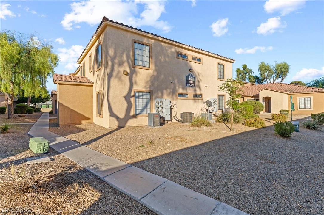 Photo 13 of 22, 2041 Hussium Hills Street #207