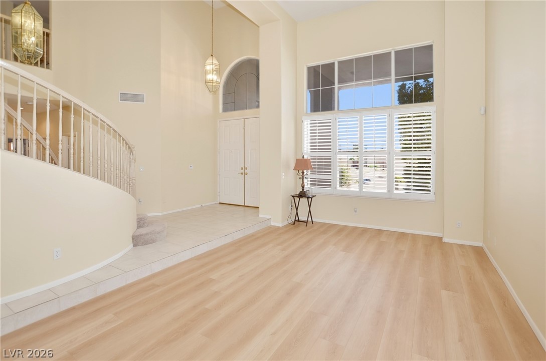 Photo 13 of 60, 3755 Broadmead Street