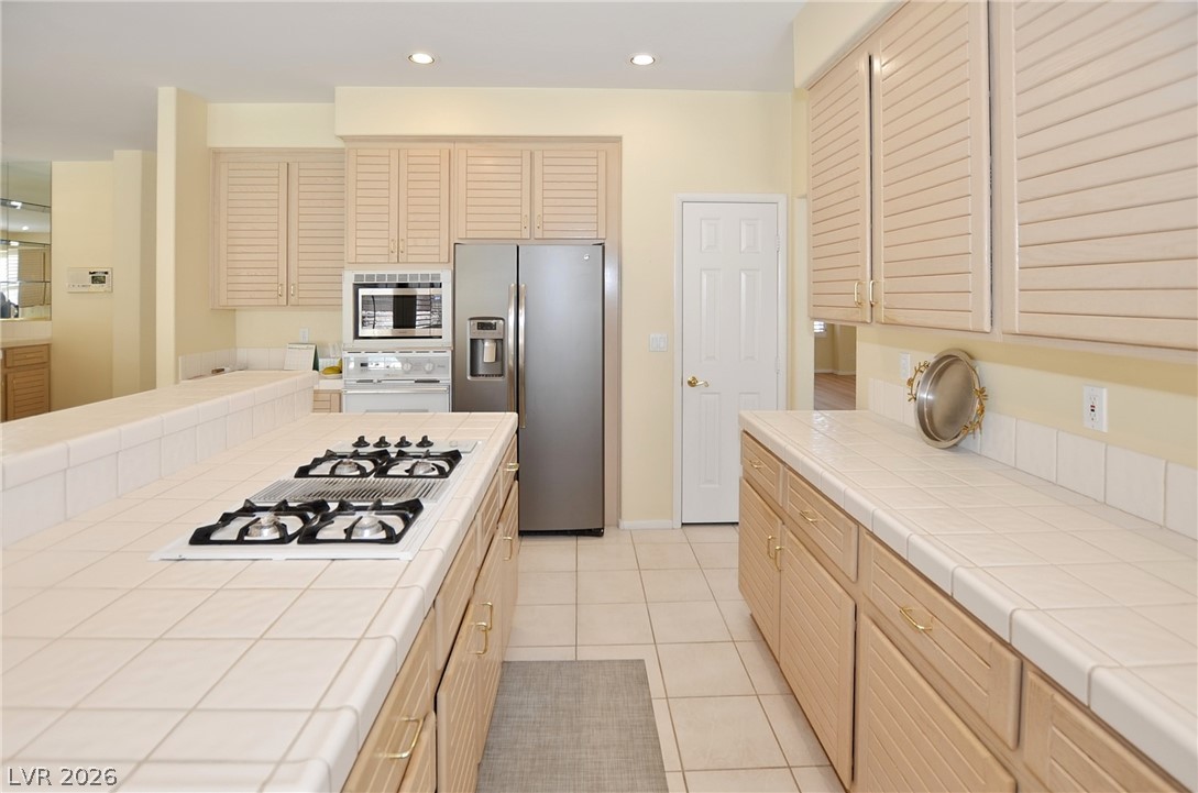 Photo 15 of 60, 3755 Broadmead Street