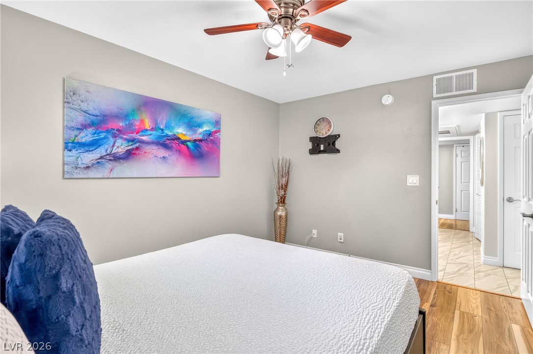 Photo 17 of 27, 3078 Tarpon Drive #203