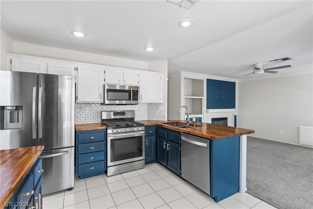 Photo 9 of 41, 2444 Avenida Flores