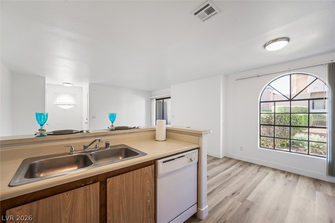 Photo 13 of 33, 2980 Juniper Hills Boulevard #103