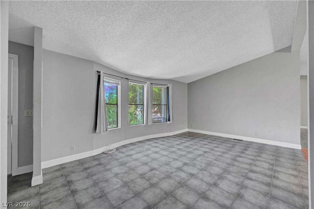 Photo 13 of 53, 5997 Castlemont Avenue