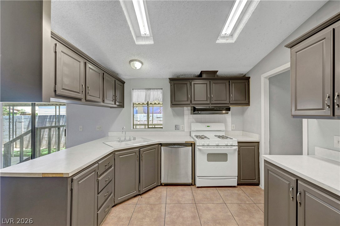 Photo 23 of 53, 5997 Castlemont Avenue