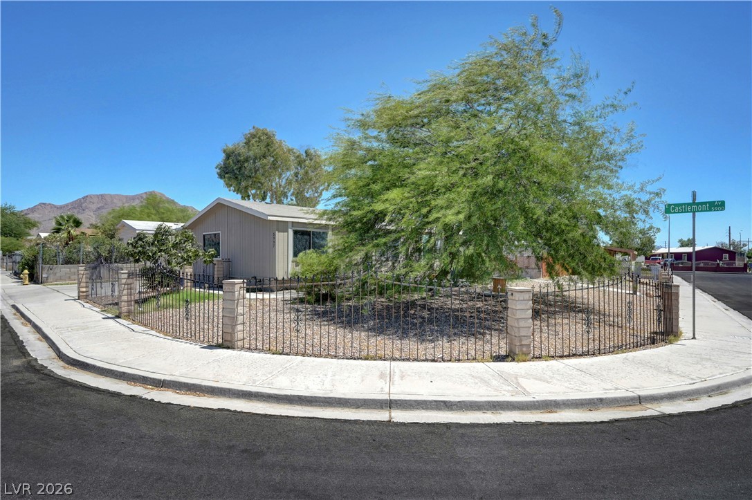 Photo 3 of 5997 Castlemont Avenue