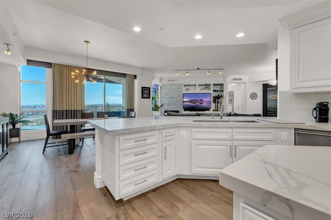 Photo 19 of 86, 9101 Alta Drive #204