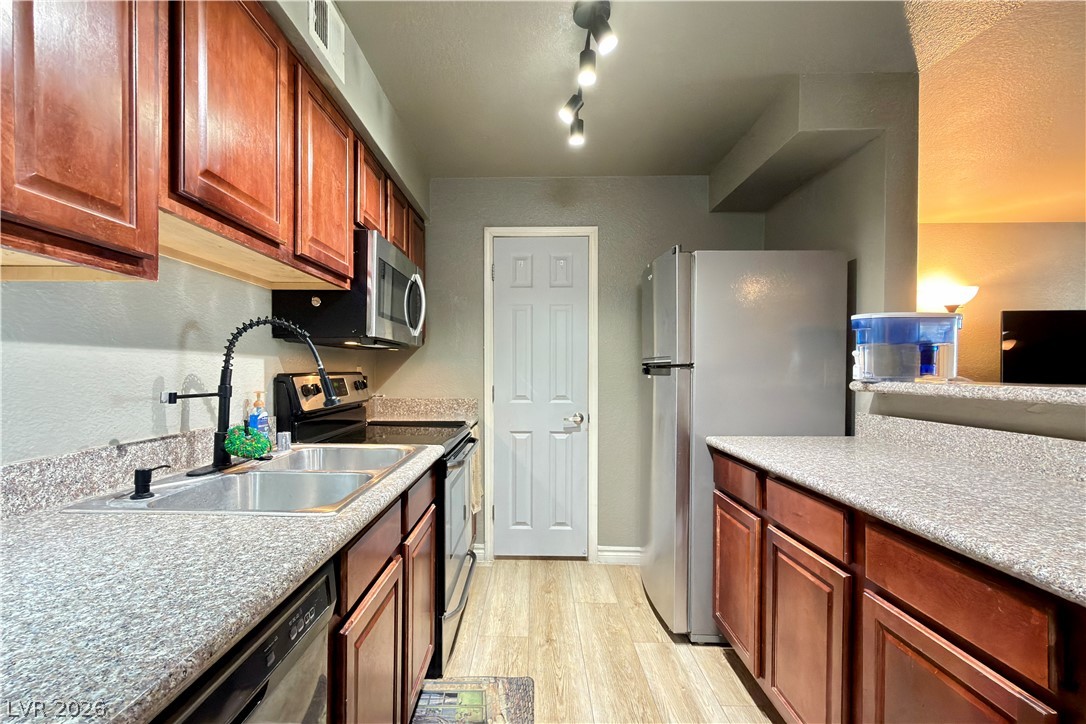 Photo 7 of 20, 2451 N Rainbow Boulevard #2143