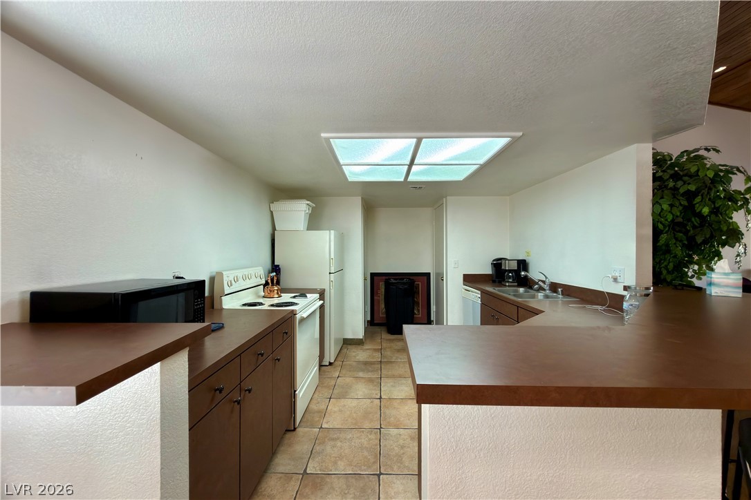 Photo 19 of 20, 2451 N Rainbow Boulevard #2143