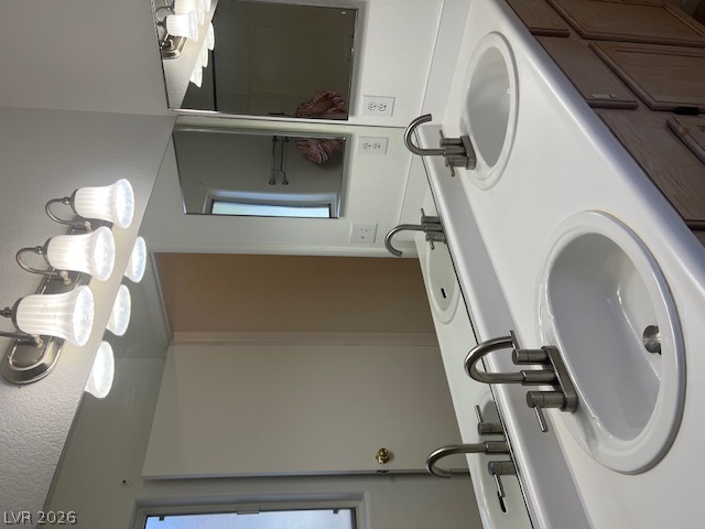 Photo 15 of 35, 1109 Olvera Way