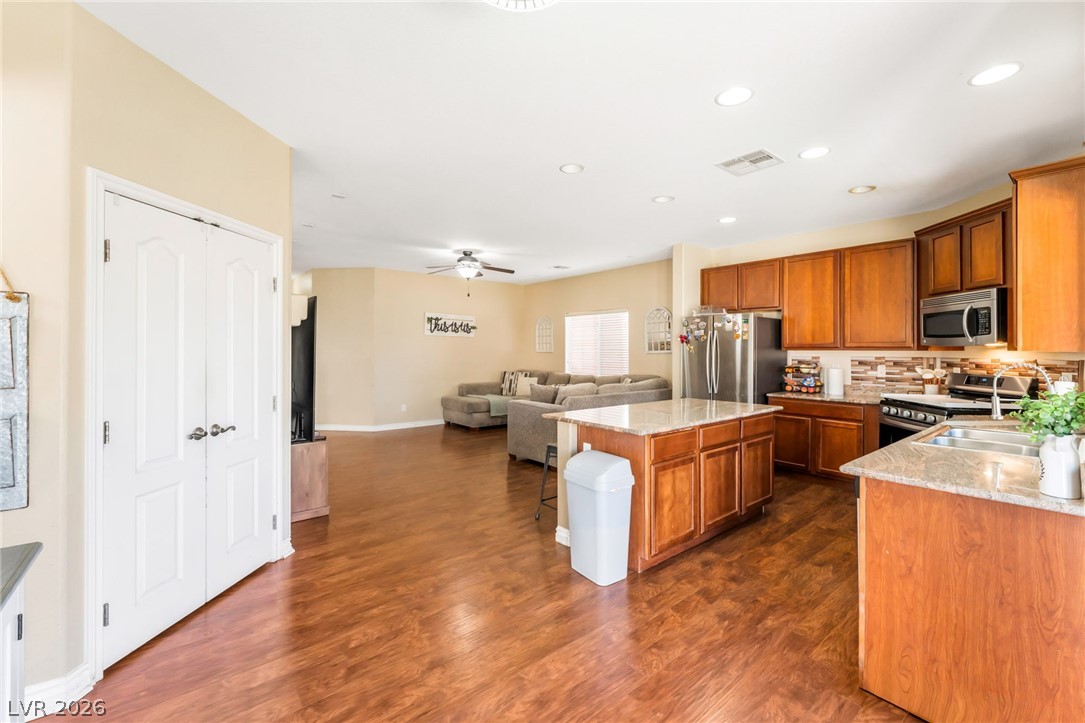 Photo 15 of 42, 309 Sierra Breeze Avenue