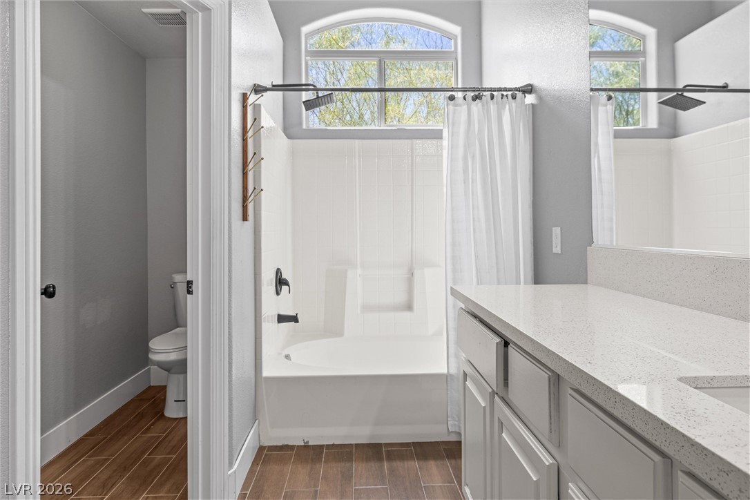 Photo 9 of 31, 5535 Baccarat Avenue #103