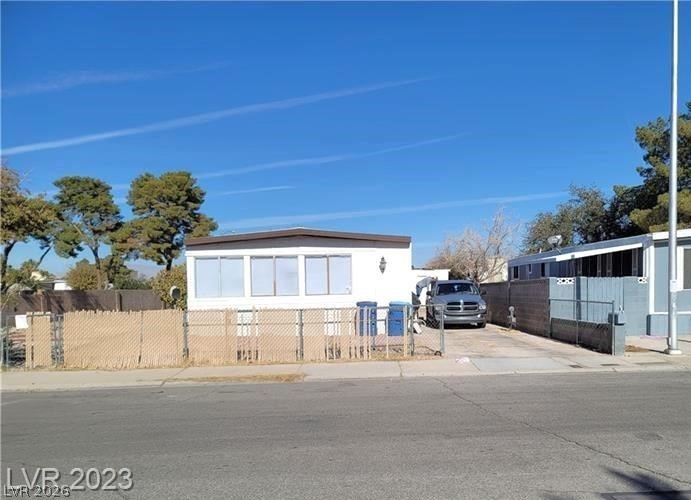 Photo 4 of 5556 Everglade Street