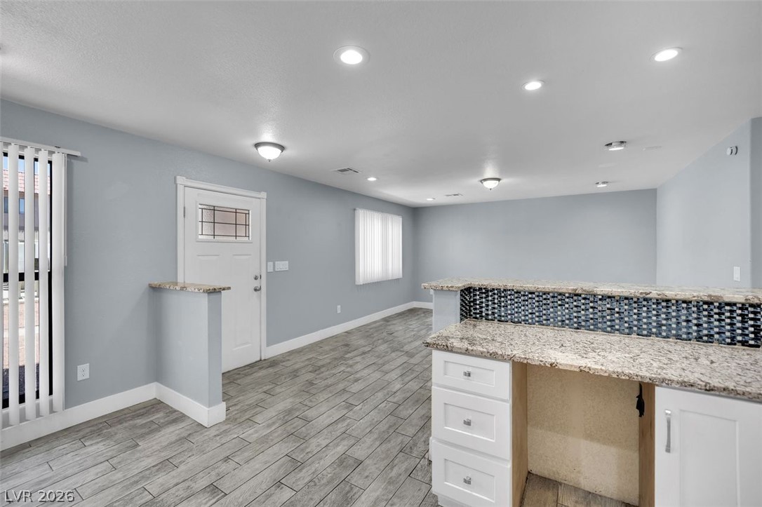 Photo 10 of 30, 4300 N Lamont Street #278