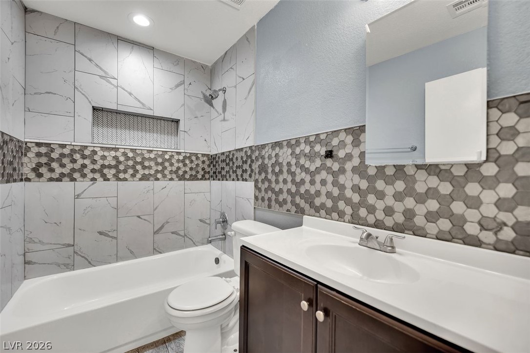 Photo 22 of 30, 4300 N Lamont Street #278