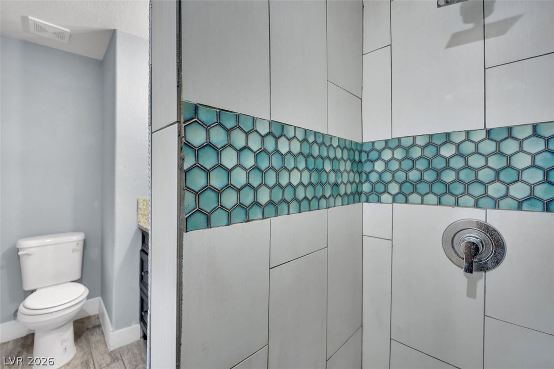 Photo 18 of 30, 4300 N Lamont Street #278