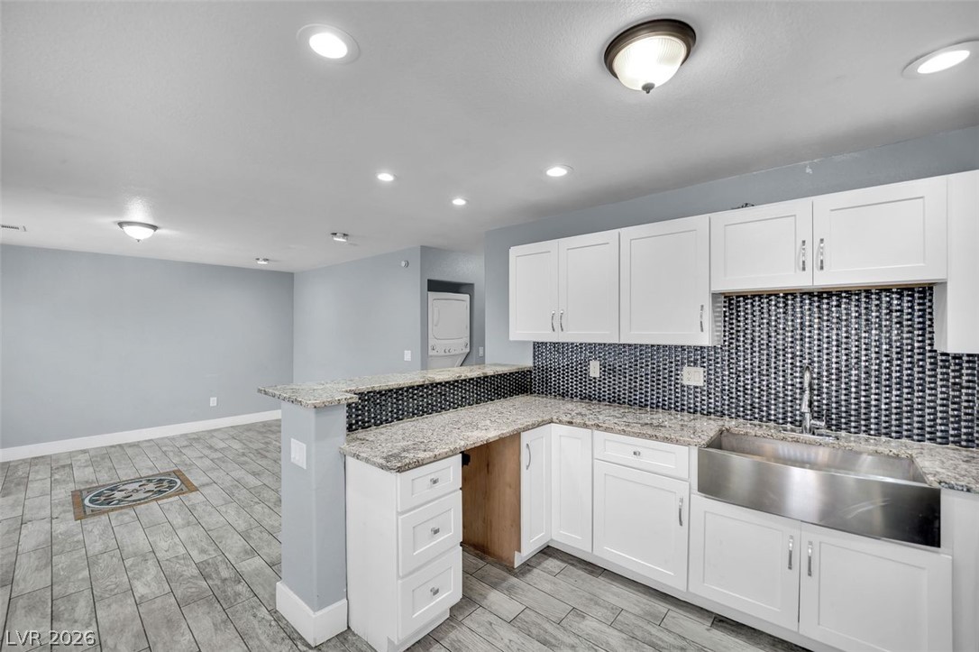 Photo 6 of 30, 4300 N Lamont Street #278