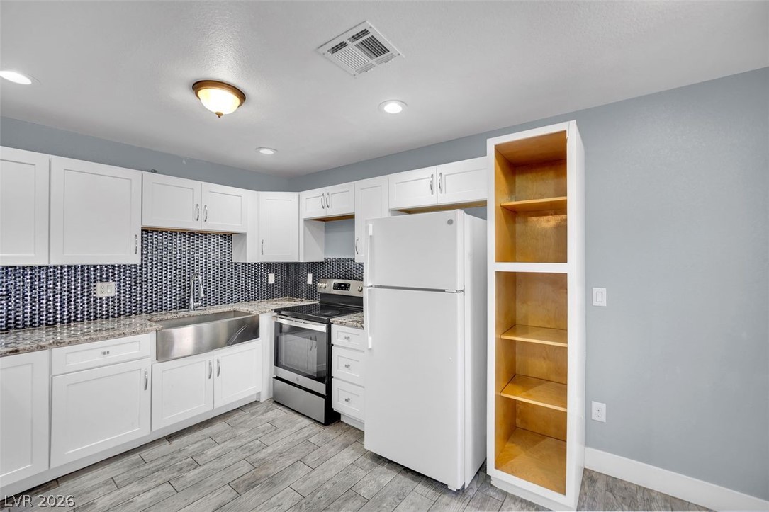 Photo 9 of 30, 4300 N Lamont Street #278