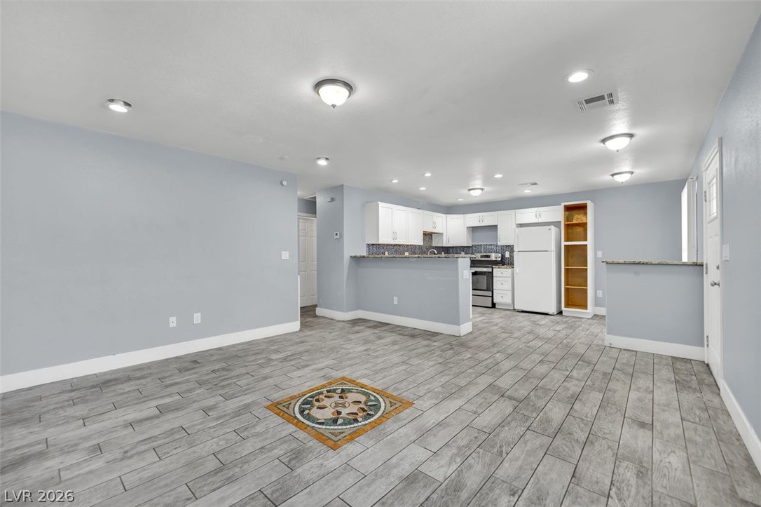 Photo 11 of 30, 4300 N Lamont Street #278