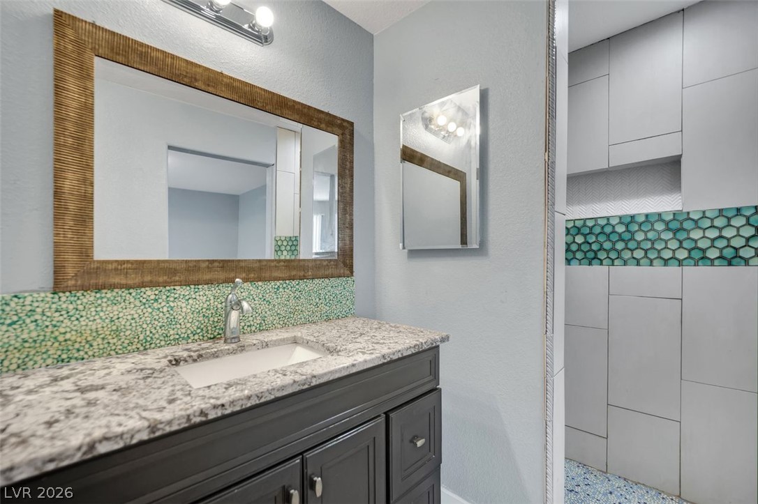 Photo 17 of 30, 4300 N Lamont Street #278