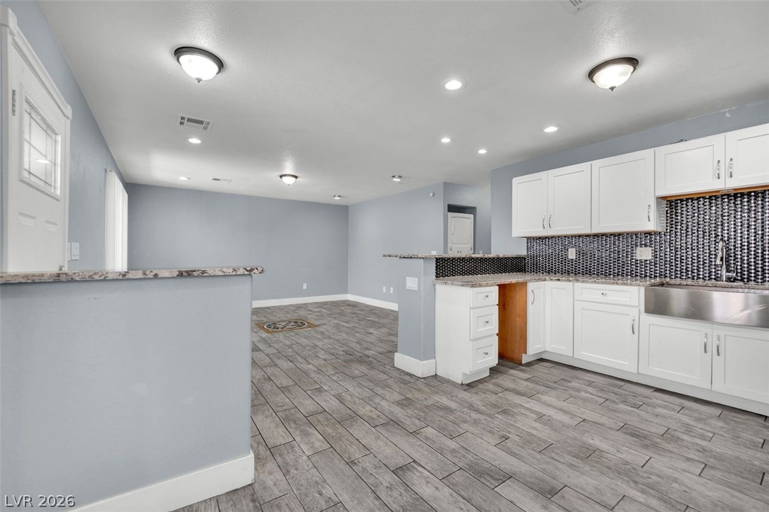 Photo 7 of 30, 4300 N Lamont Street #278