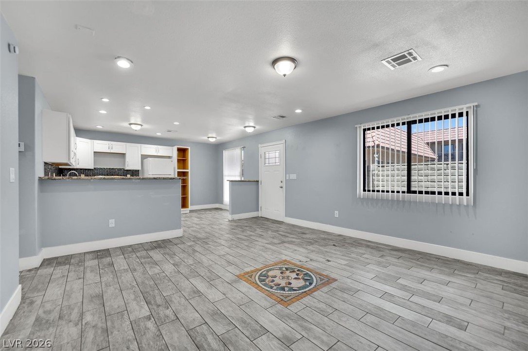 Photo 13 of 30, 4300 N Lamont Street #278