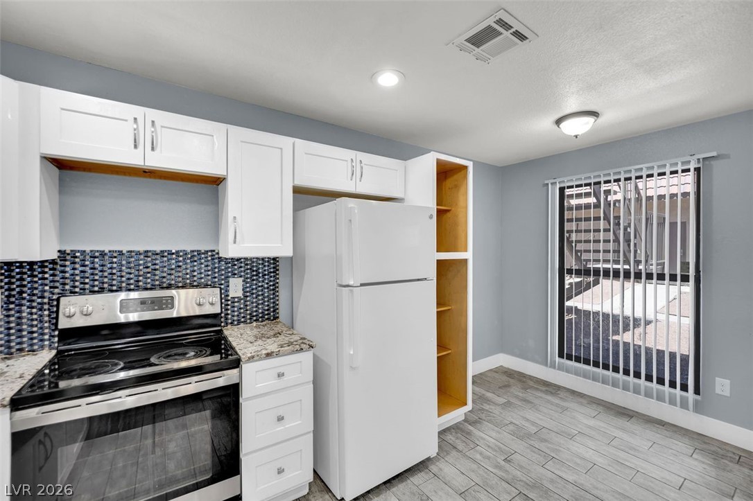 Photo 8 of 30, 4300 N Lamont Street #278