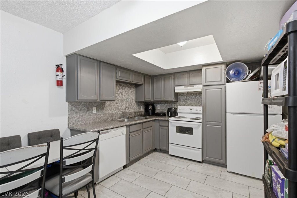 Photo 8 of 21, 6148 Camino De Rosa Drive