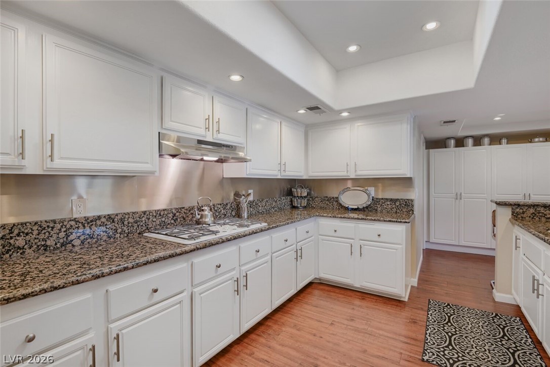 Photo 10 of 30, 3102 La Mancha Way