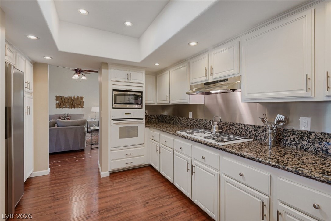 Photo 12 of 30, 3102 La Mancha Way