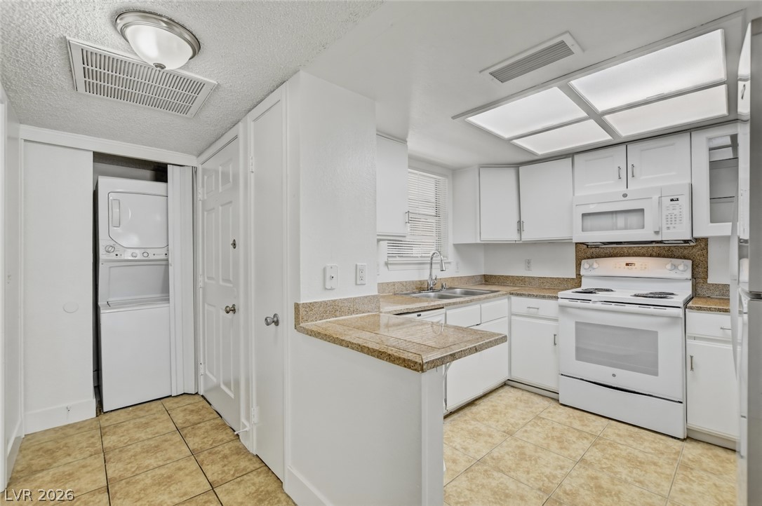 Photo 12 of 36, 3823 S Maryland Parkway #K10