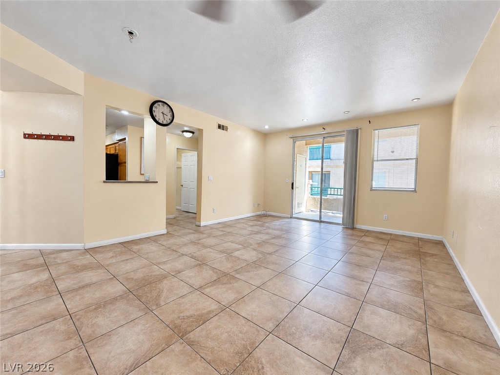 Photo 16 of 32, 5155 W Tropicana Avenue #1128