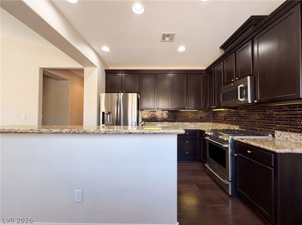Photo 6 of 20, 908 Baronet Drive
