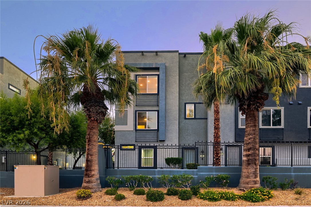 Photo 36 of 44, 9050 W Tropicana Avenue #1043