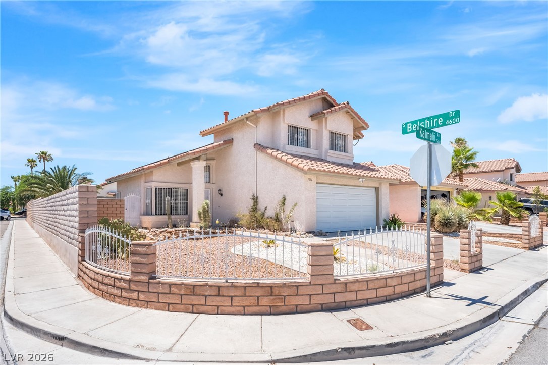 Photo 4 of 7531 Kalmalii Avenue