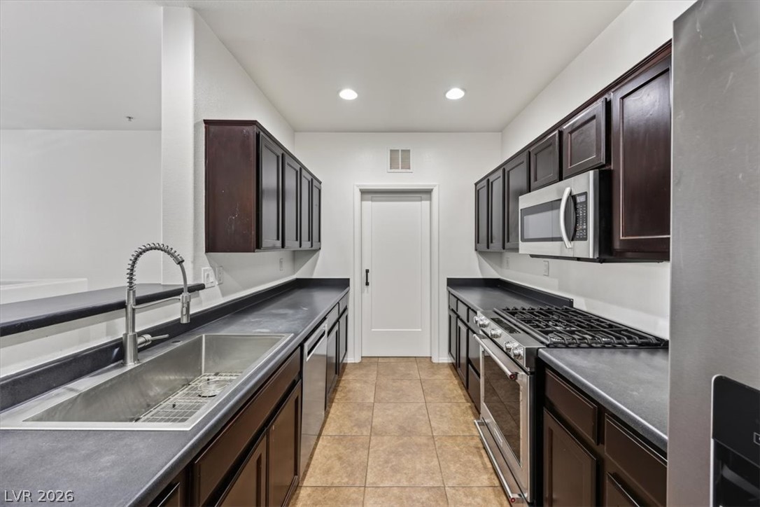 Photo 11 of 52, 3975 N Hualapai Way #264