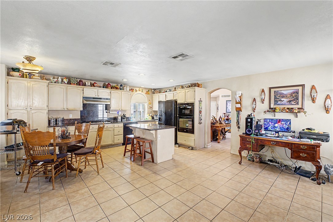 Photo 5 of 7821 Millhopper Avenue