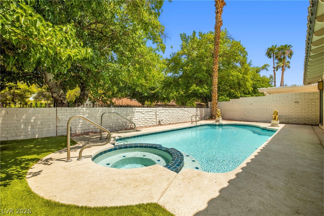 1913 Plaza Del Dios, Las Vegas 89102