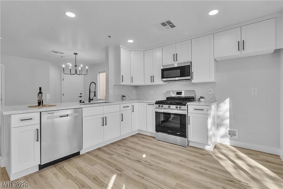Photo 5 of 3137 Sunrise Cove Avenue