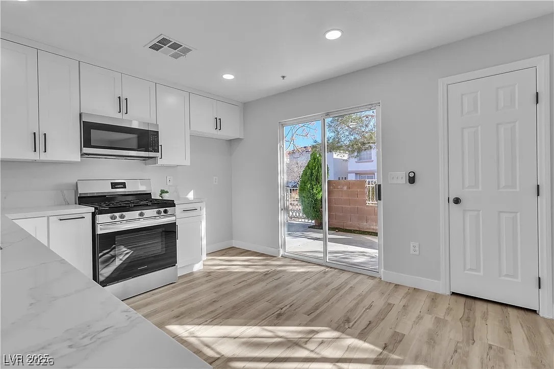 Photo 13 of 48, 3137 Sunrise Cove Avenue
