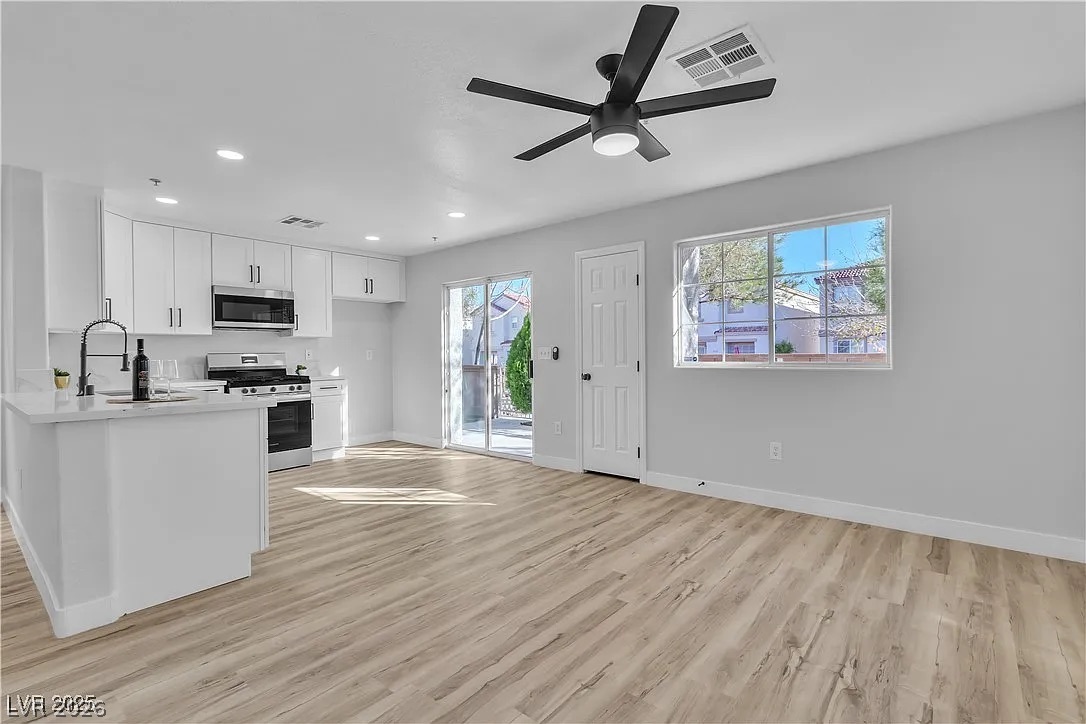 Photo 14 of 48, 3137 Sunrise Cove Avenue