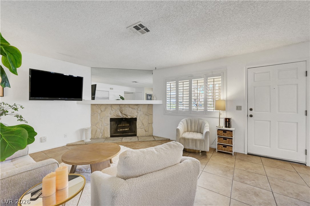Photo 2 of 1108 N Cimarron Road #101