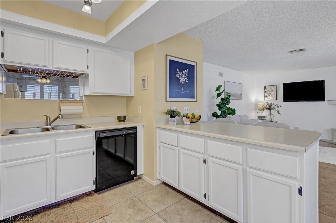 Photo 8 of 27, 1108 N Cimarron Road #101
