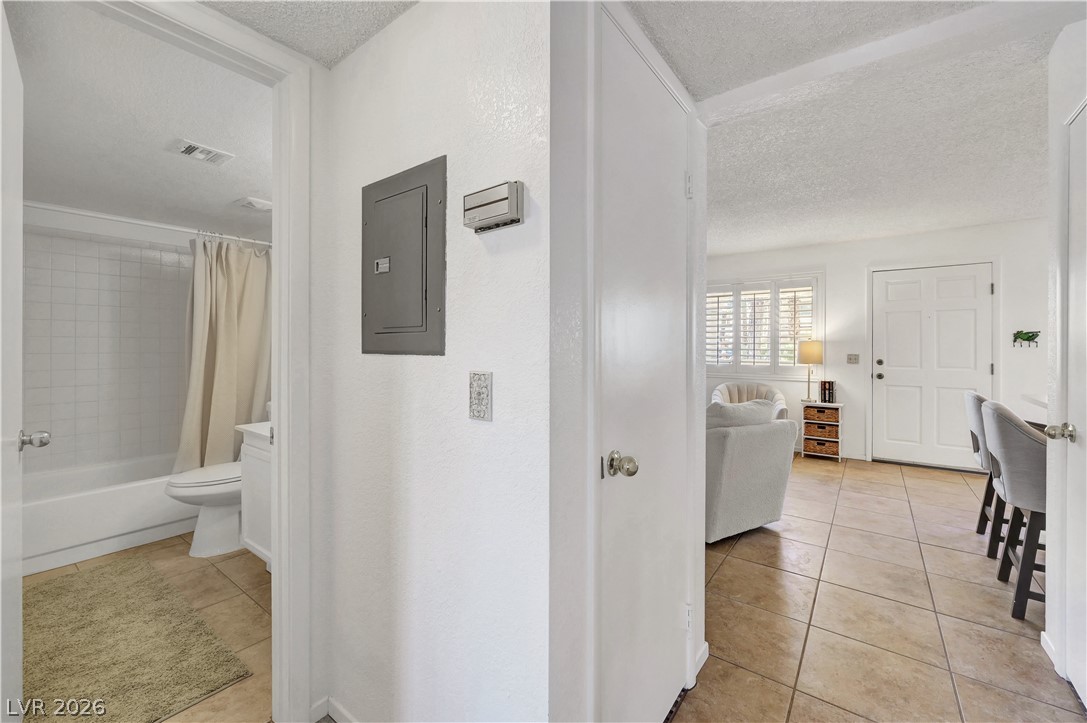 Photo 13 of 27, 1108 N Cimarron Road #101