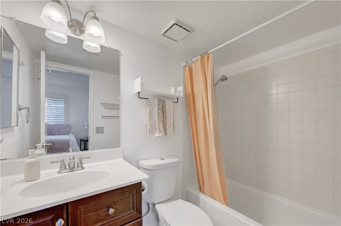 Photo 18 of 27, 1108 N Cimarron Road #101
