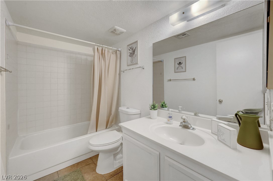 Photo 21 of 27, 1108 N Cimarron Road #101